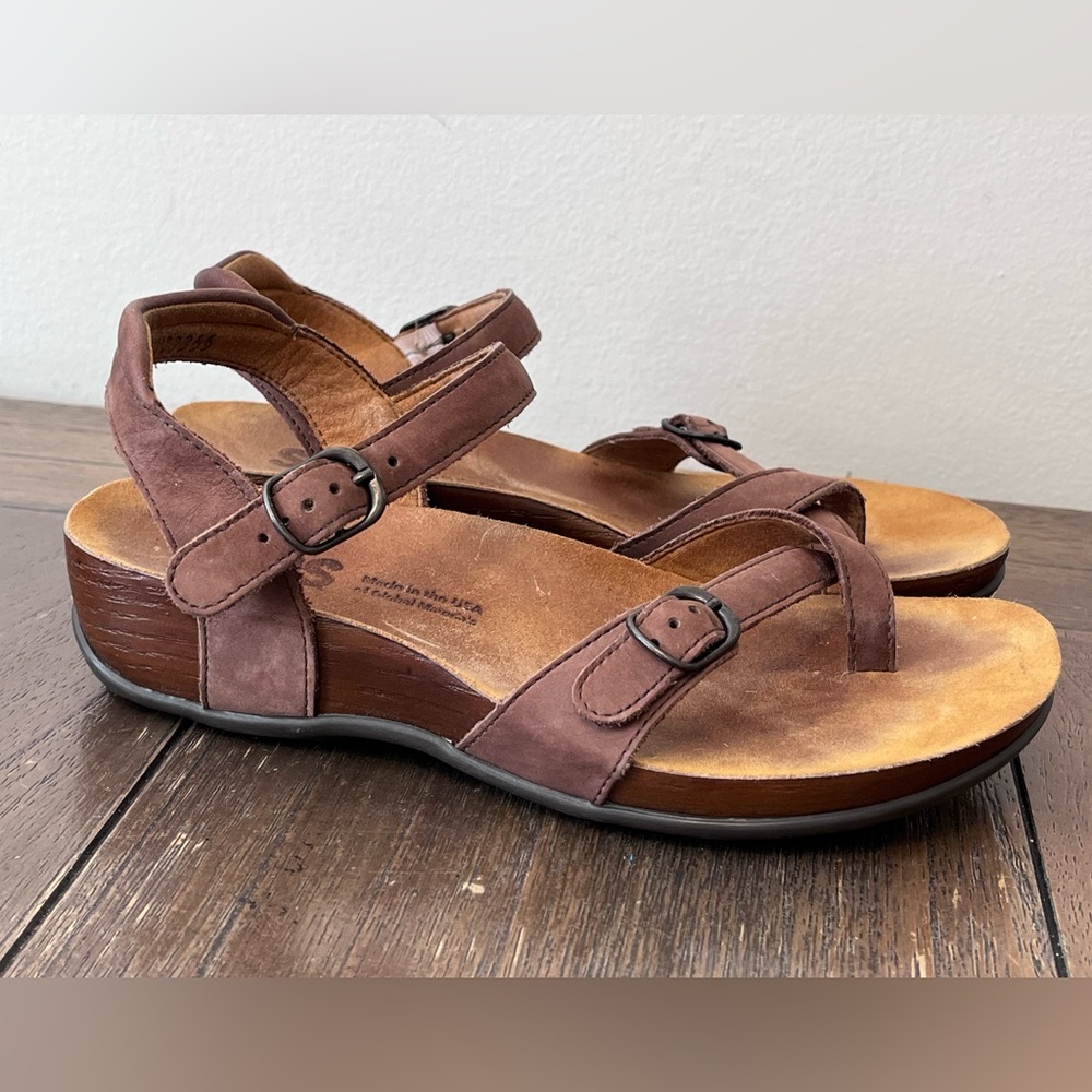 SAS Brown Leather Sandals Womens size 6.5
